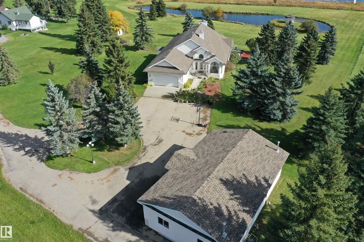 Property Photo:  205 1 Avenue  AB T0C 0T0 