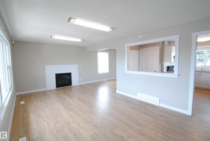 Property Photo:  15112 80 Street NW  AB T5C 1M3 