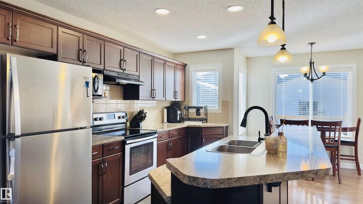 Property Photo:  1542 33A Street NW  AB T6T 0X5 