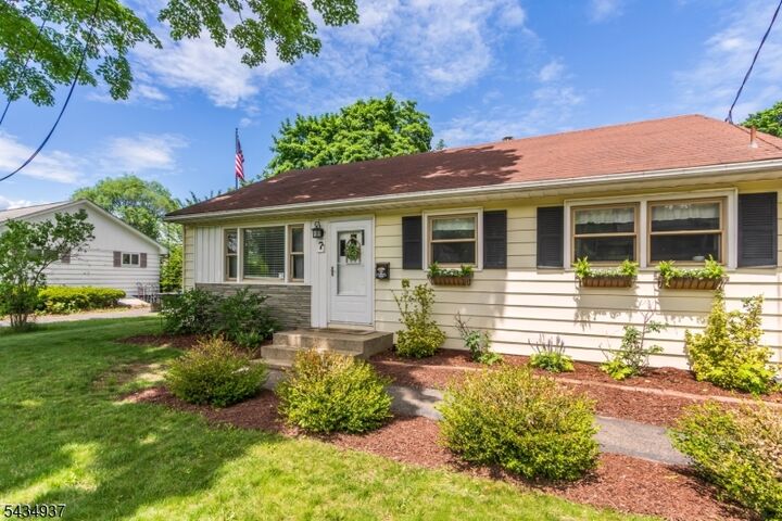Property Photo:  7 West St  NJ 07876 