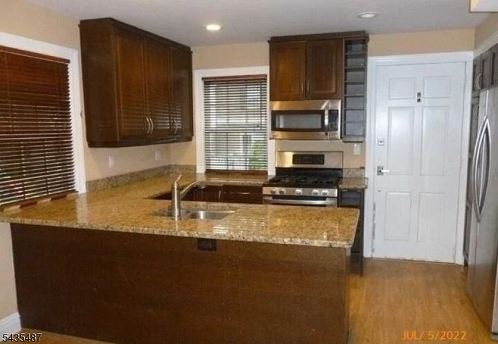Property Photo: 5 Aberdeen Pl NJ 07410