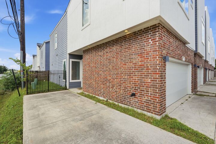 Property Photo:  2527 Hollister Street  TX 77080 