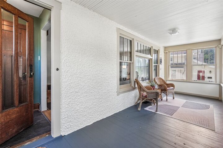 Property Photo:  2215 E 9th Street  IA 50316 