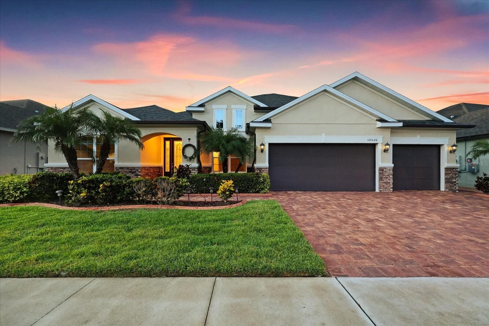 Property Photo:  10520 Alcon Blue Drive  FL 33578 