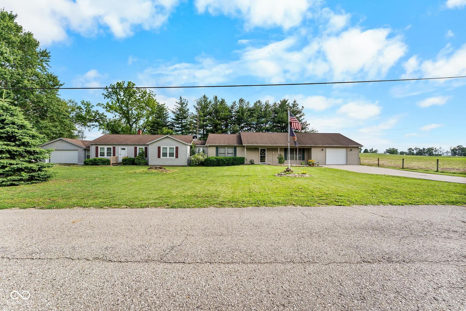 Property Photo:  10977 E County Road 1025 N  IN 47274 