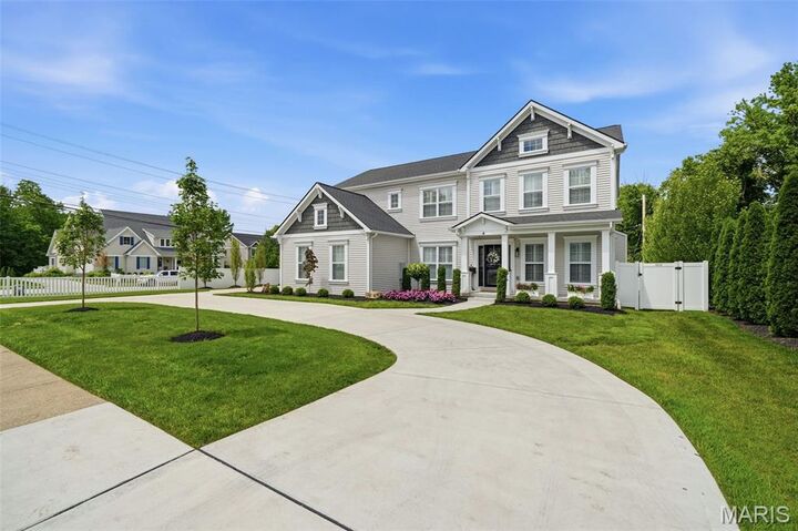 Property Photo:  4 Hillcrest Place  MO 63122 