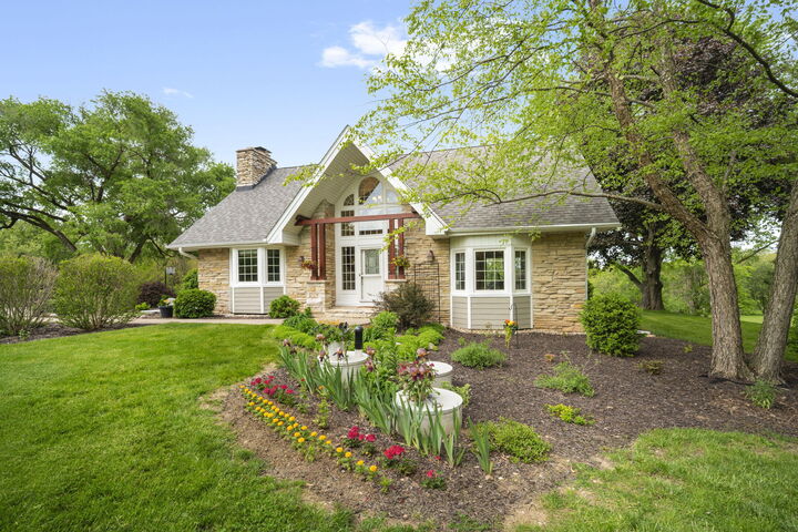 Property Photo:  N24w26730 Accent Ct  WI 53072 