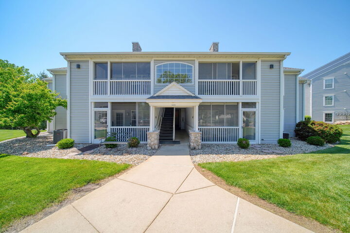 Property Photo: 822 W Barrington Circle MI 49203