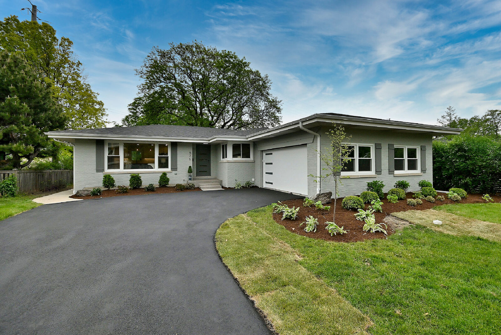 Property Photo:  675 S Edgewood Avenue  IL 60126 