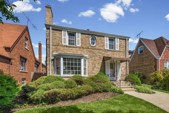 Property Photo: 1619 N New England Avenue IL 60707