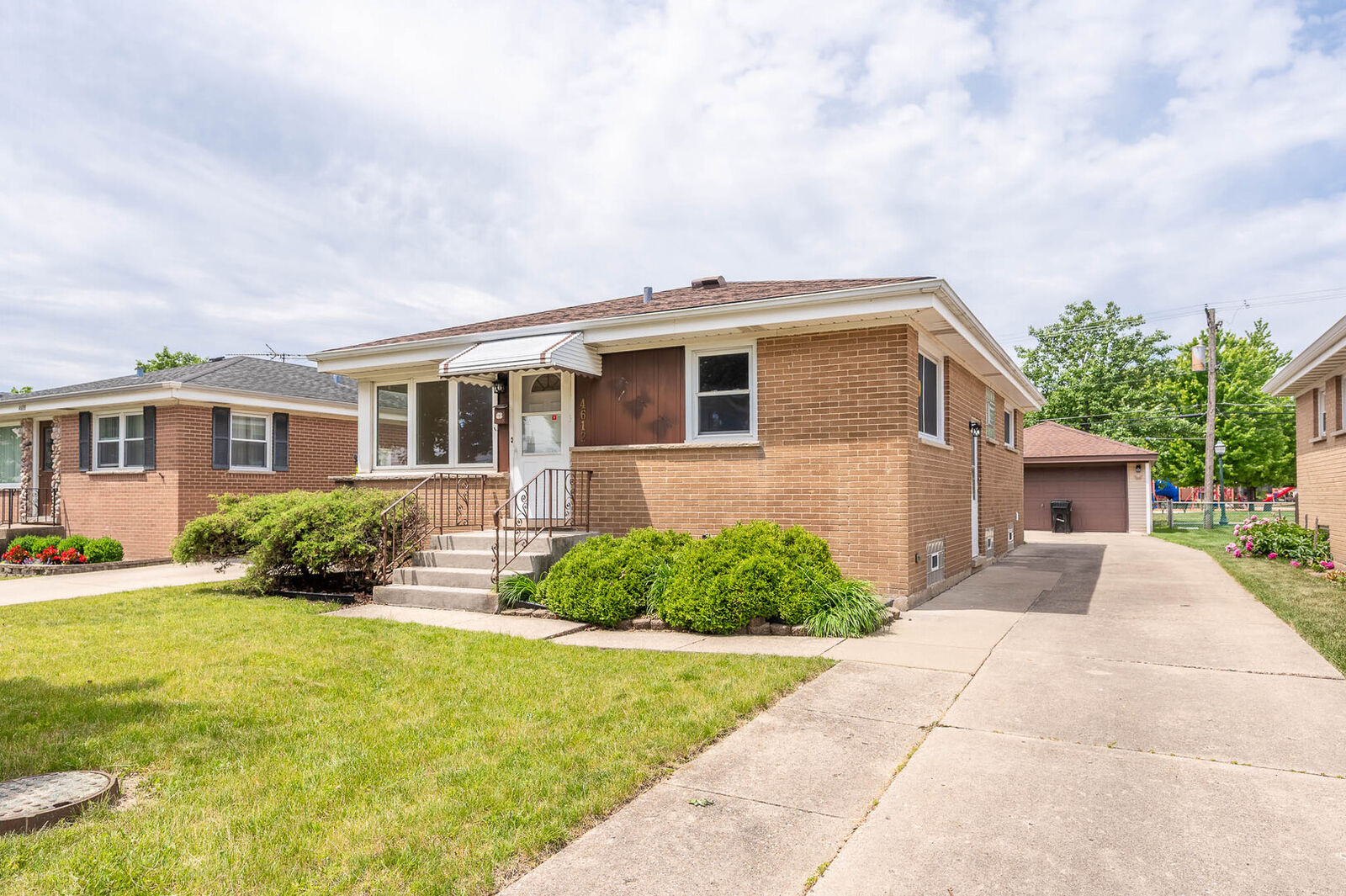 Property Photo: 4612 N Oriole Avenue IL 60706