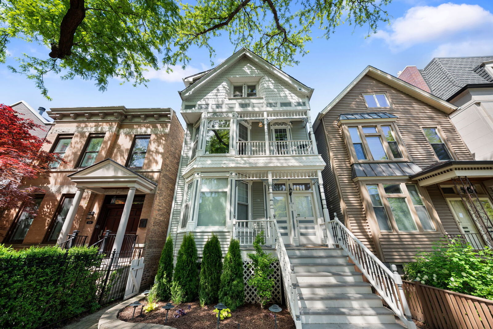 Property Photo:  3722 N Bosworth Avenue  IL 60613 