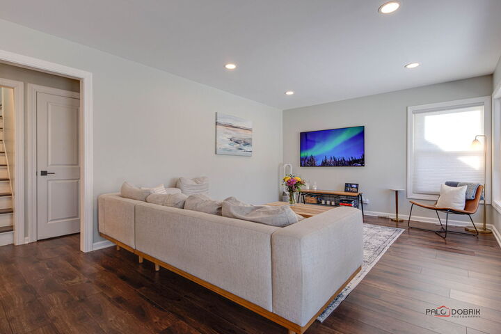 Property Photo: 1011 N Haddow Avenue IL 60004