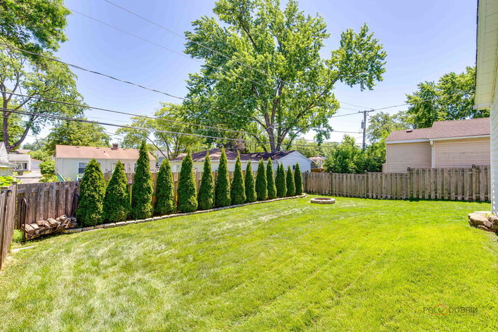 Property Photo: 1011 N Haddow Avenue IL 60004