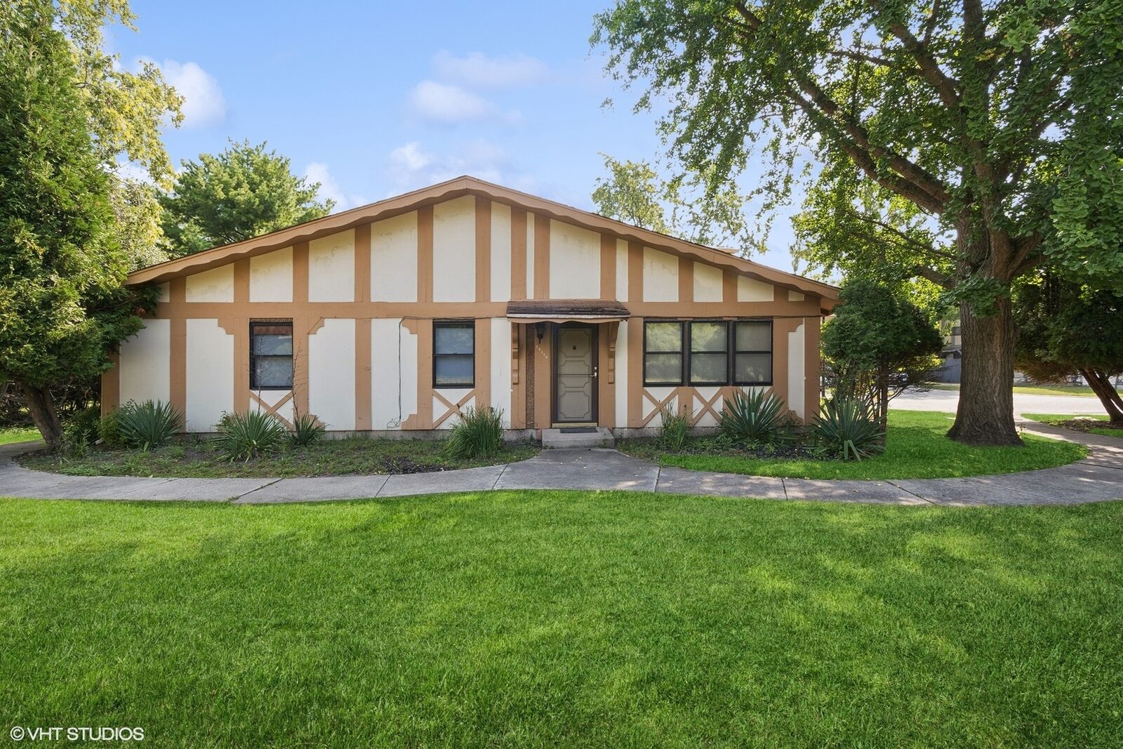 Property Photo: 19128 S Pine Drive 19128 IL 60478