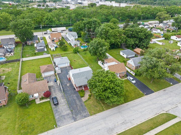 Property Photo:  6930 Garden Lane  IL 60455 