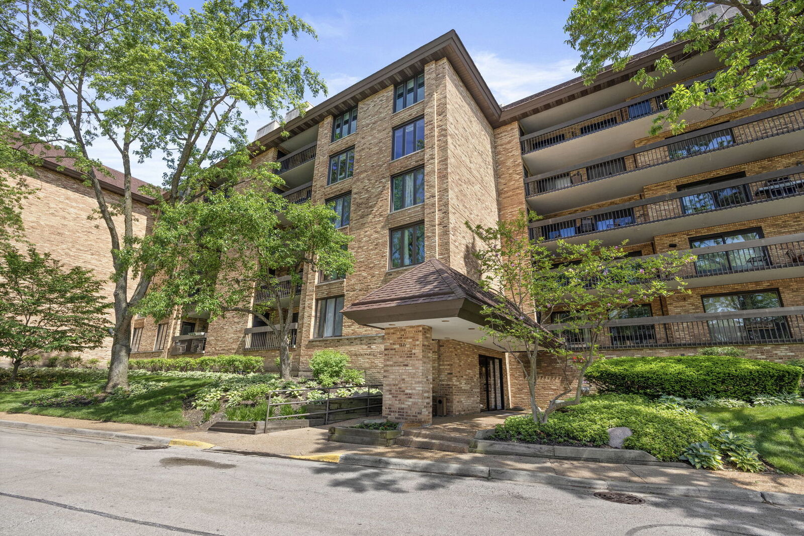 Property Photo: 1671 Mission Hills Road 502 IL 60062