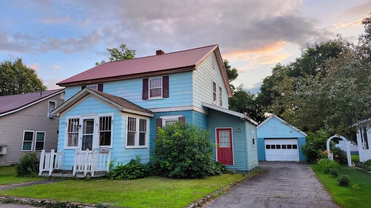 Property Photo:  28 Eastland Avenue  ME 04462 