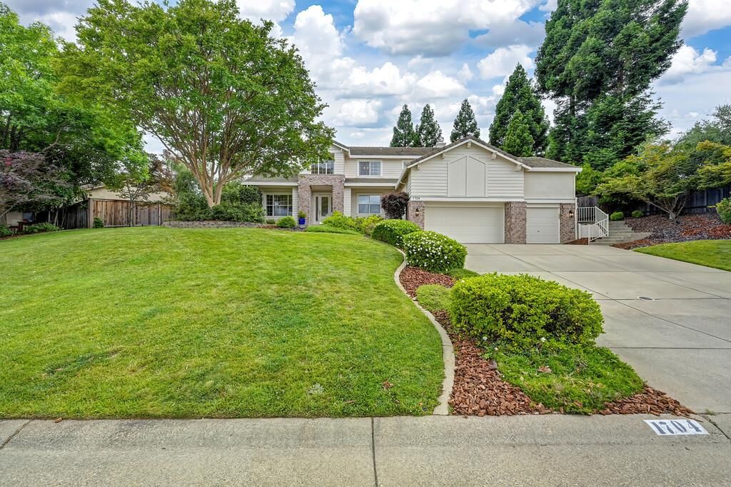 Property Photo: 1704 Halifax Way CA 95762