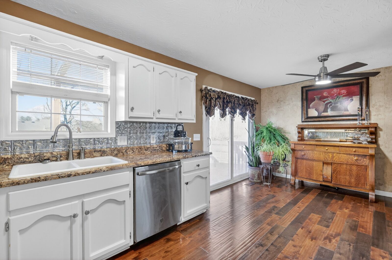 Property Photo:  105 Hunterwood Dr  TN 37188 