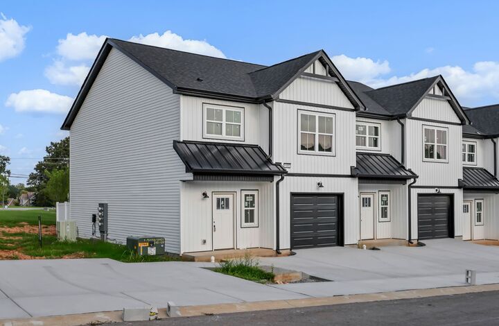 Property Photo: 166 Sango Dr Bldg 6 48 TN 37043