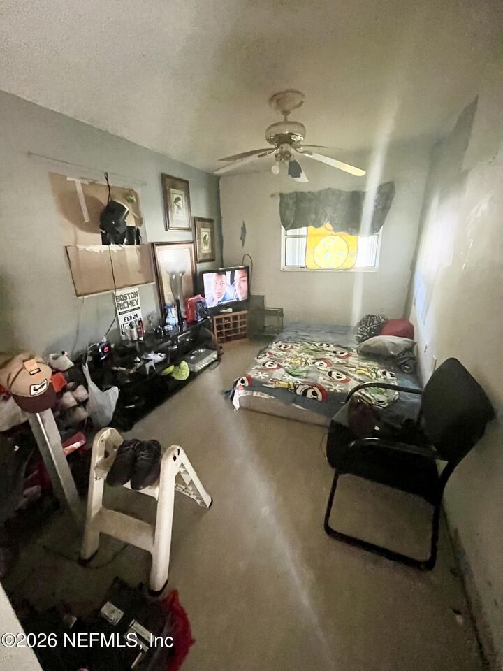 Property Photo:  813 Hymon Circle  FL 32110 