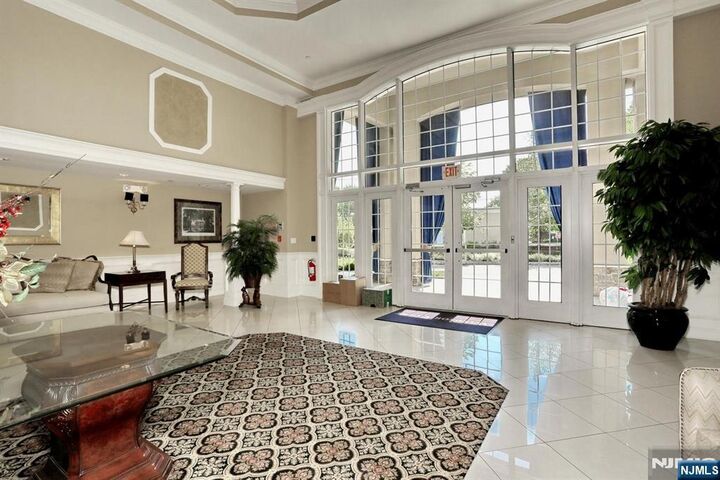 Property Photo:  175 Rochelle Avenue 321  NJ 07662 
