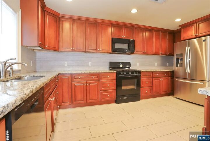 Property Photo:  20 Franklin Avenue  NJ 07057 