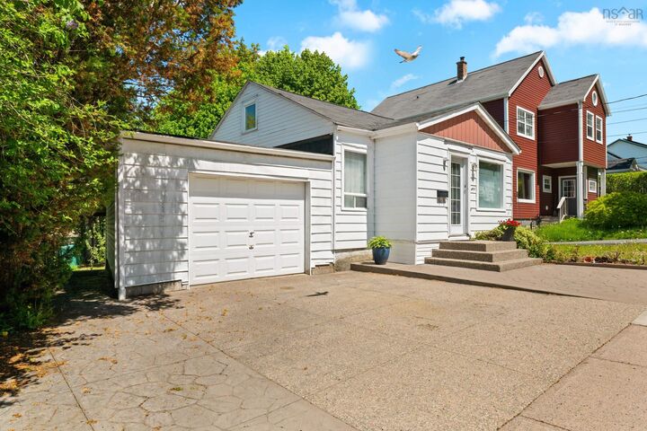 6477 Roslyn Road — photo 1