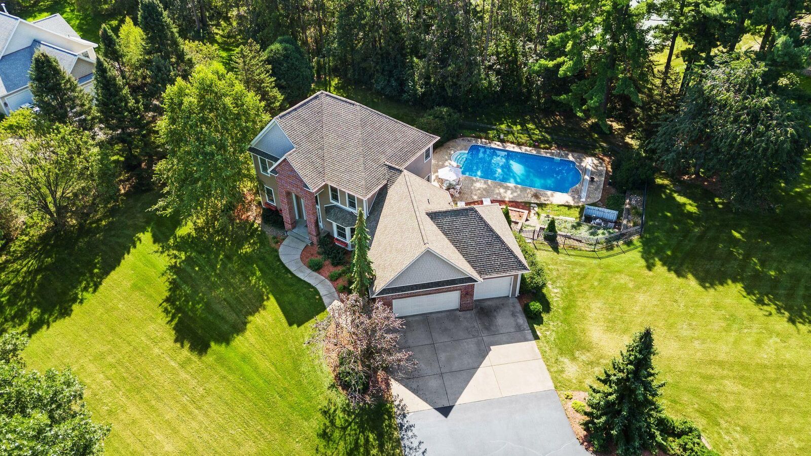 Property Photo:  323 Saint Annes Parkway  WI 54016 