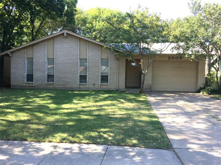 Property Photo: 2509 Harbor Trail TX 75060