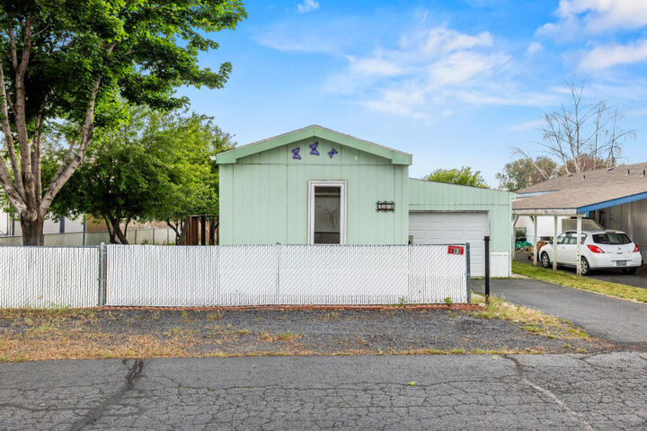 Property Photo:  4751 Bellm Drive Spc 203  OR 97603 