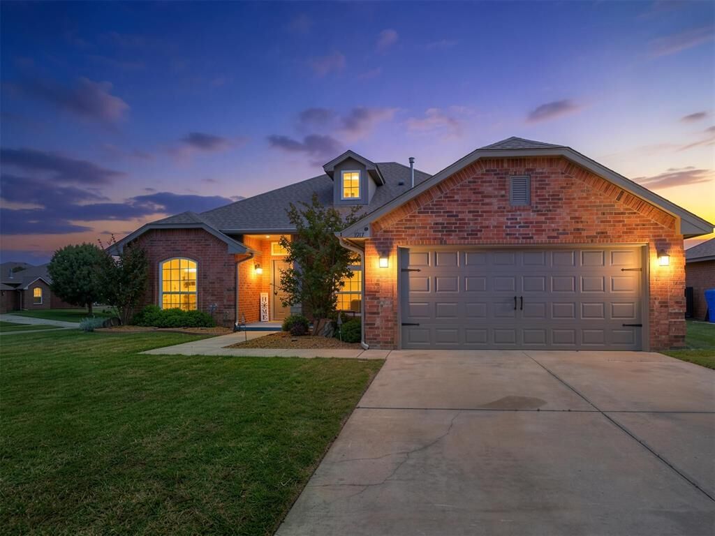 Property Photo:  1917 Pelham Circle  OK 73071 