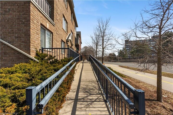 Property Photo:  950 Highland Road W 20  ON N2N 0A5 