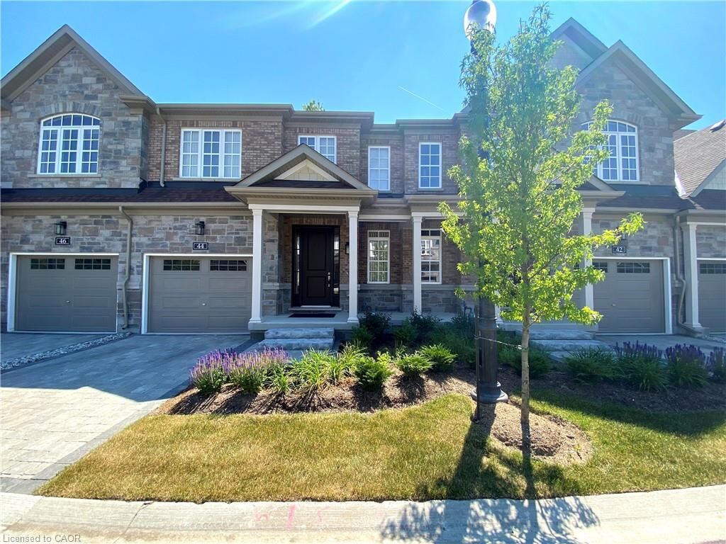 Property Photo:  44 Windsor Circle  ON L0S 1J0 