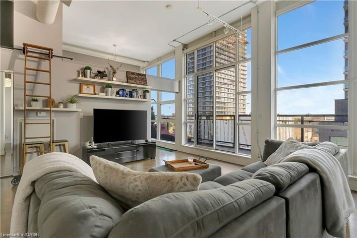 410 King Street W 506 — photo 1