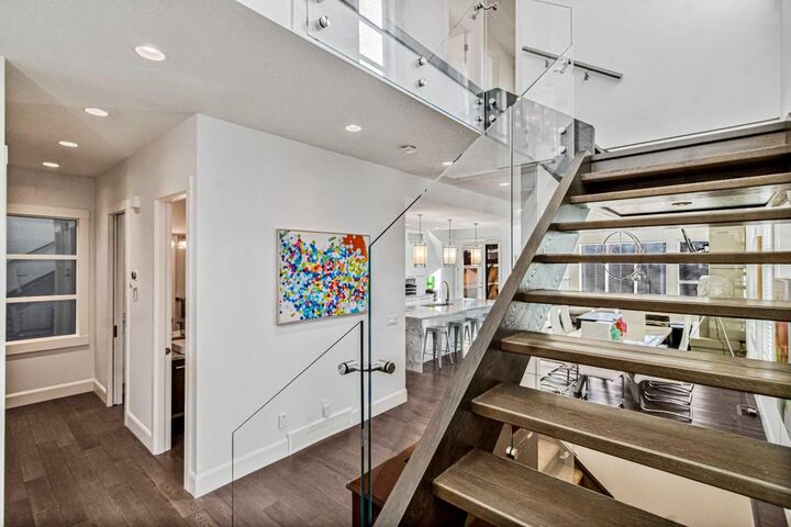 Property Photo: 405 29 Avenue NE AB T2E 2C5