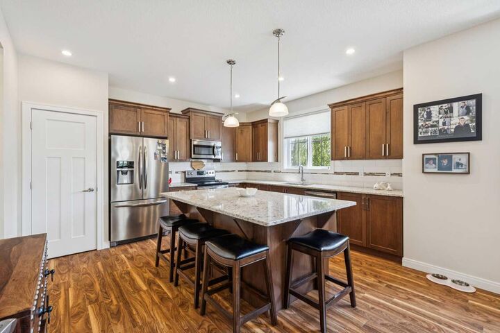 Property Photo: 102 Cooperswood Place SW AB T4B 3T6
