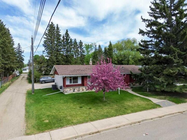 Property Photo: 3515 43A Avenue AB T4N 3E9