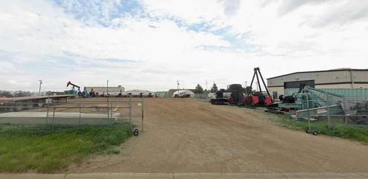 16 Saskatchewan Drive NE — photo 1