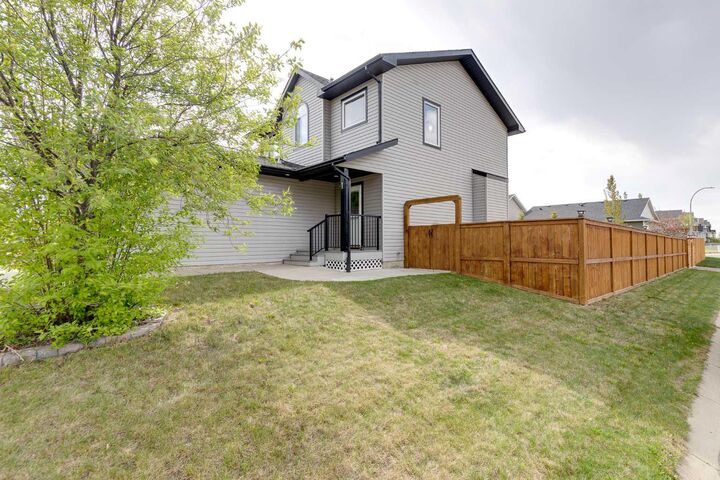 Property Photo:  1 McClung Gate E  AB T0M 0N0 