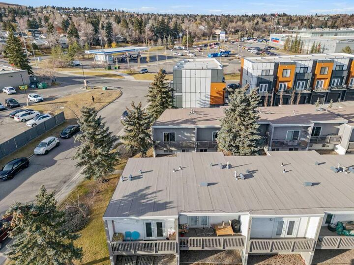 Property Photo:  455 Huntsville Crescent NW 1  AB T2K 4W3 