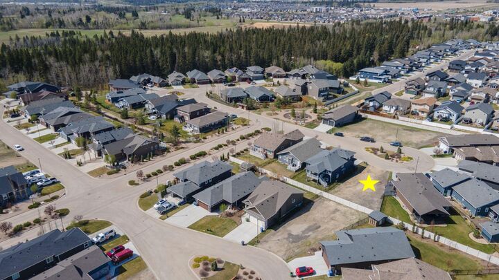 Property Photo: 13 Tyrrell Place AB T4P 0T8