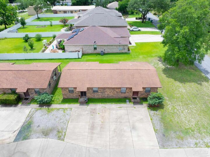 Property Photo:  816 Lark St, Fo Lark Ave 5,6,7,8  FL 32547 