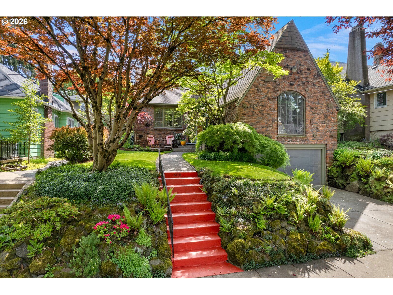 Property Photo: 608 NE Floral Pl OR 97232