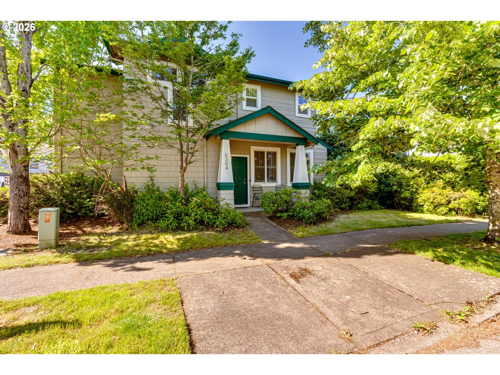 Property Photo: 5304 Wales Dr OR 97402