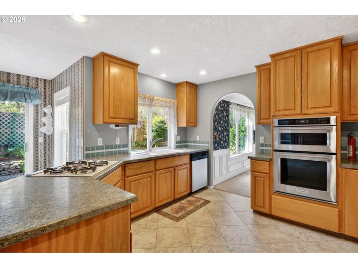 Property Photo: 15424 NE Andra Pl OR 97230