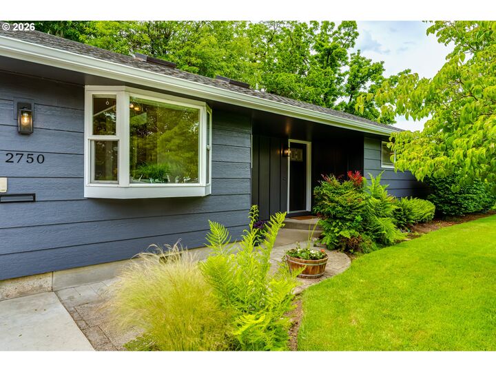 Property Photo: 2750 Villa Way OR 97477