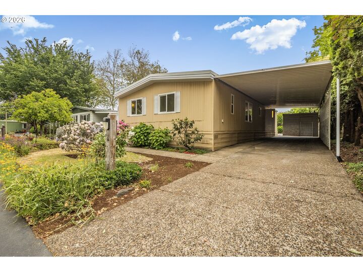 Property Photo:  1400 Candlelight Dr 104  OR 97402 