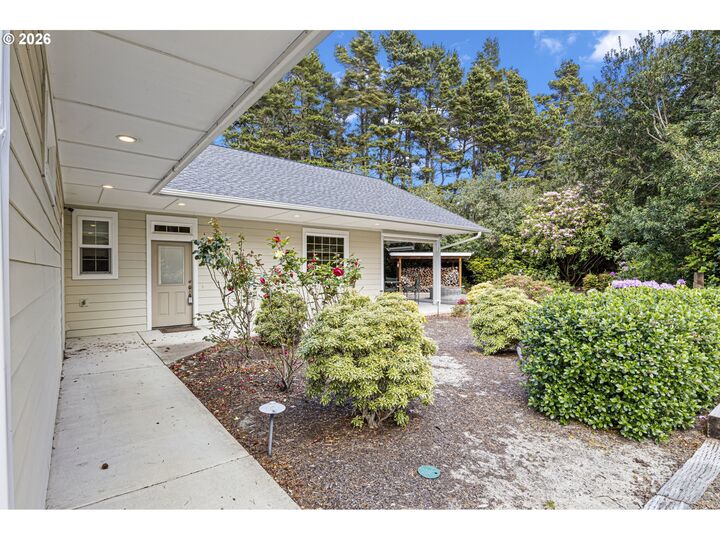 Property Photo:  87991 Woodlands Dr  OR 97439 